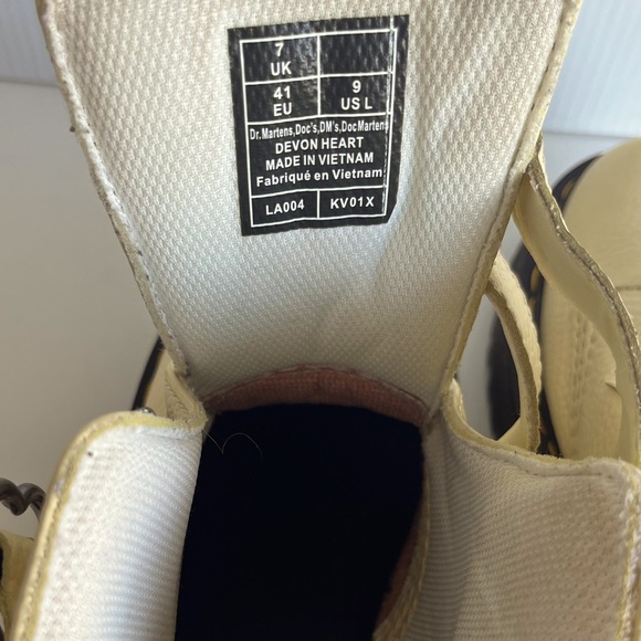 Dr Marten’s Devin Heart Boots - ButterCream - Woman’s 9 - Picture 9 of 9